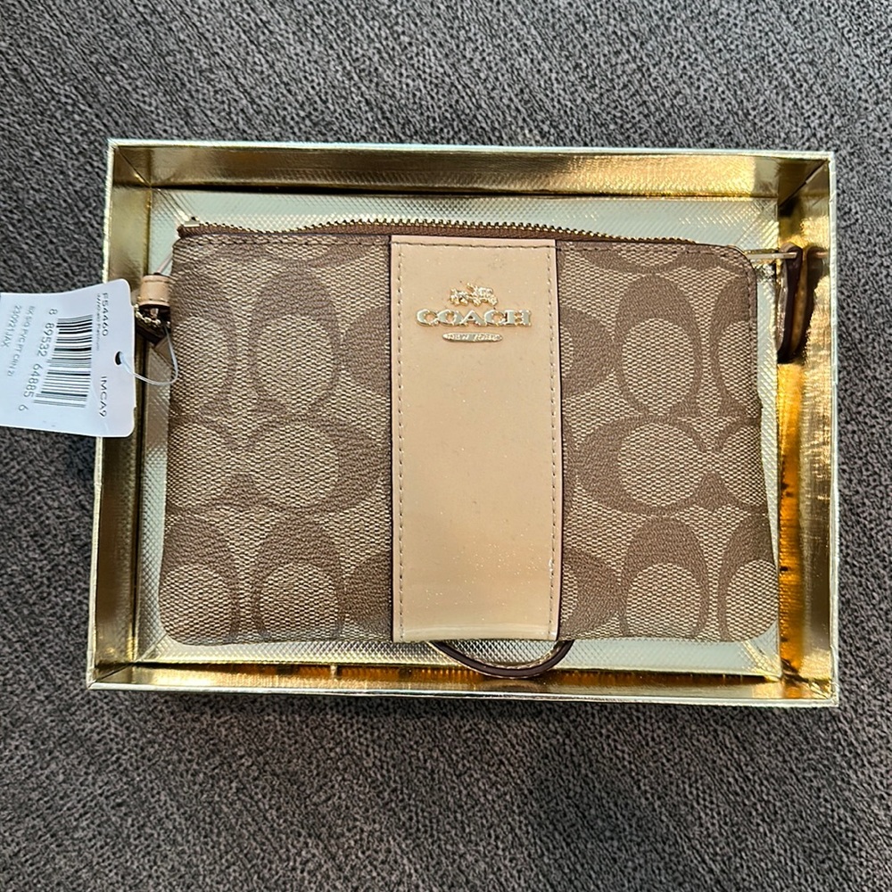 COPY - NWT and box Coach wristlet